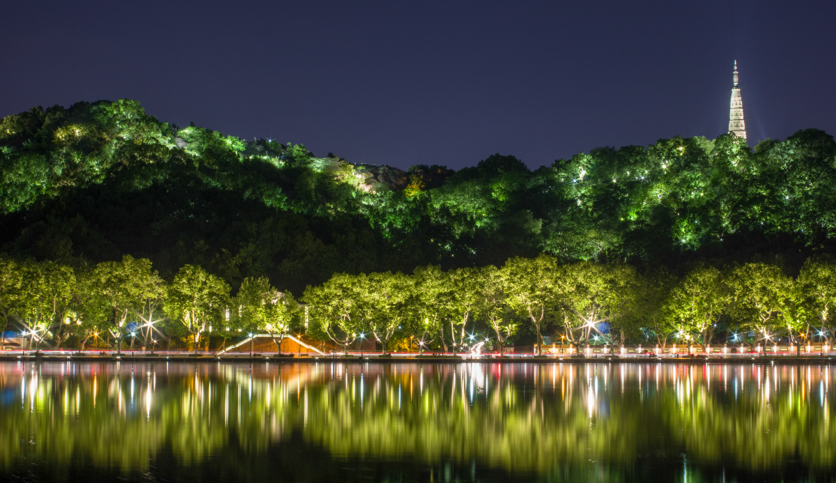 杭州西湖宝石山夜景