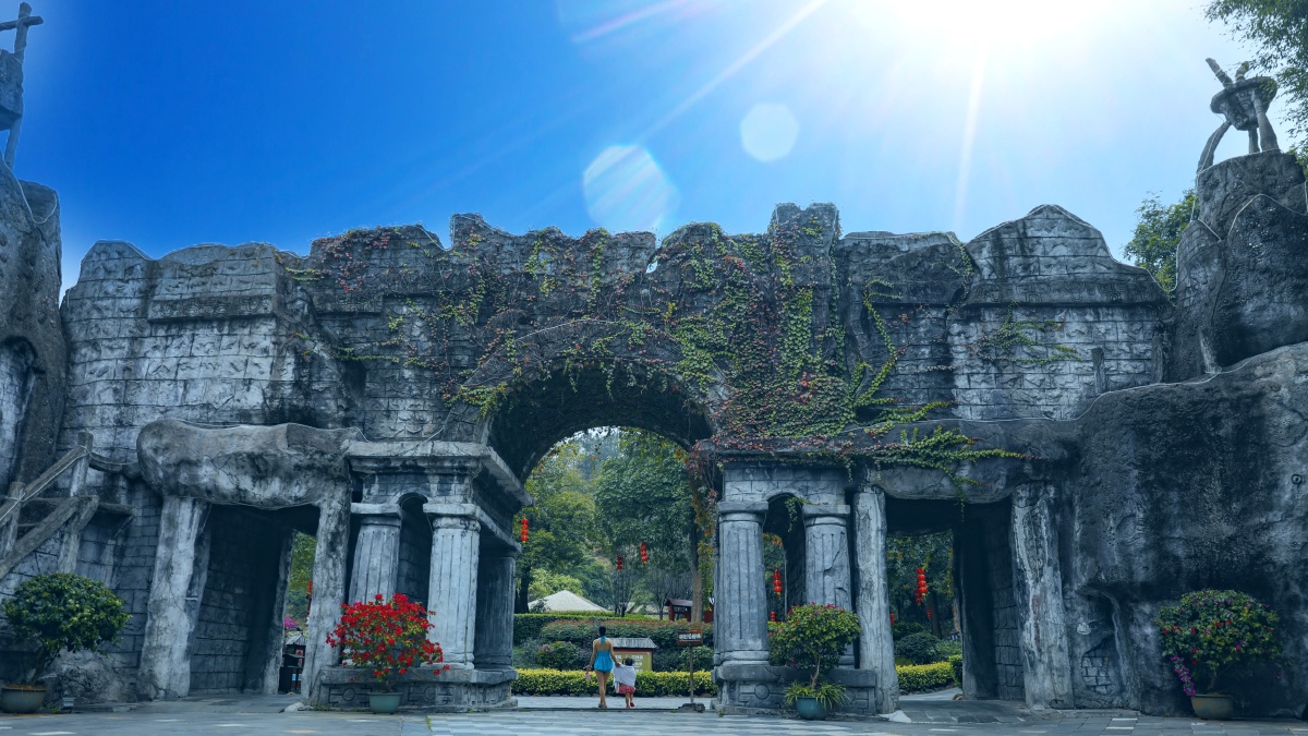 广州清远森波拉度假森林大门口