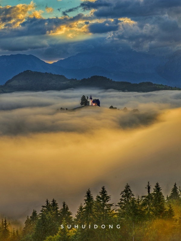 经典机位我打卡二一云海漫教堂