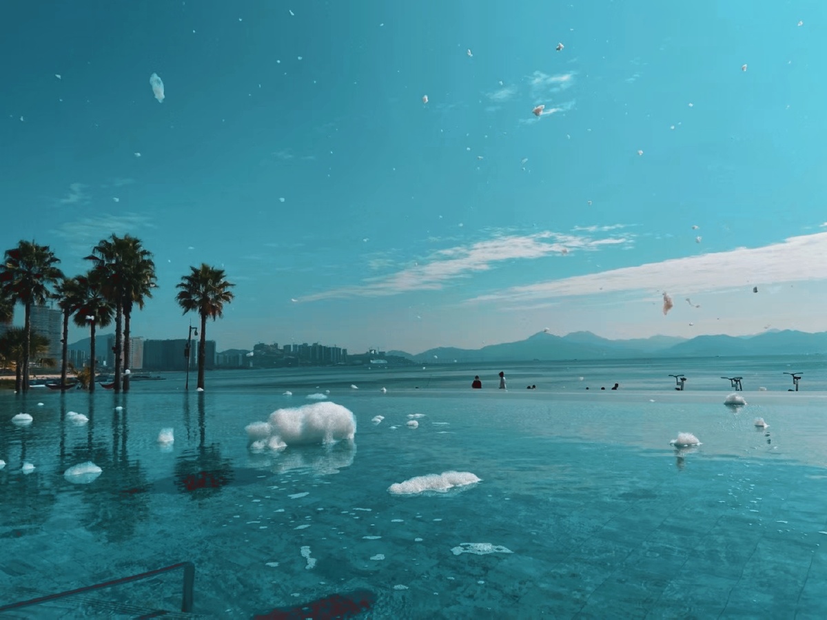 冰雪蓝天就像人生表面风平浪静生活酸甜苦辣内心跌宕起伏波涛汹涌的