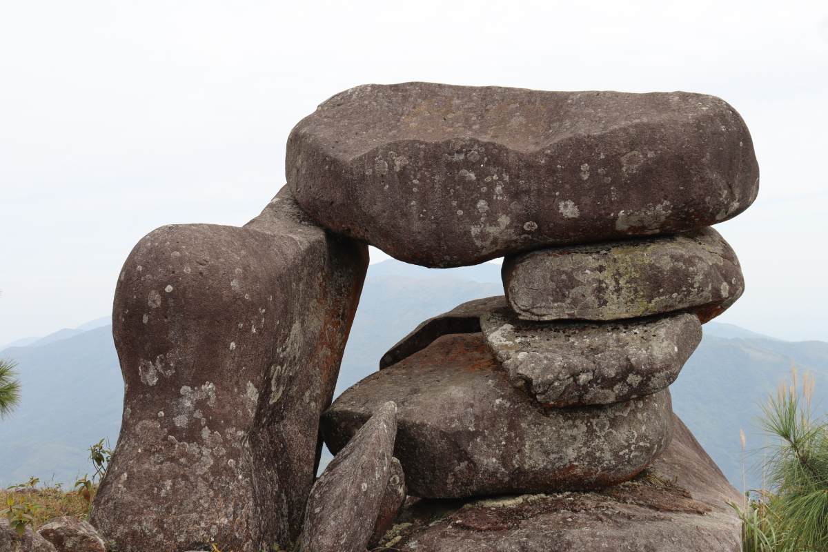 美丽的大自然形成千奇百怪的石头