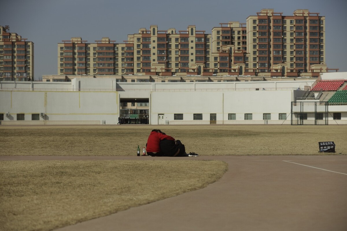 醉卧广场美人抚