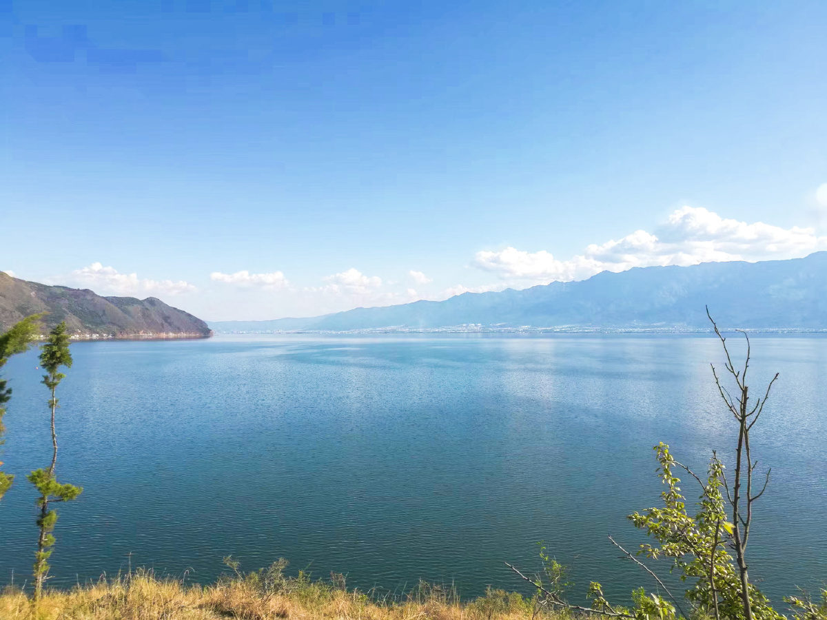 蓝幽浮水上天远山近水闲云疏影