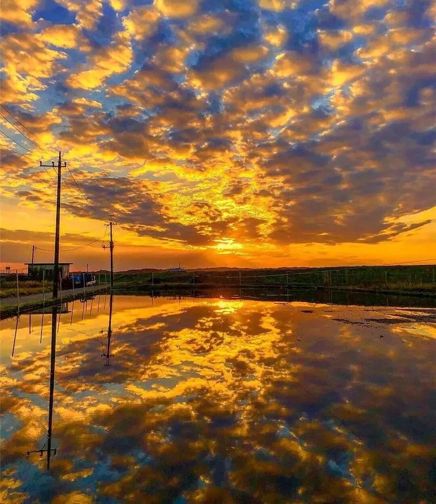 但只要是夕阳西下,云霞满天,不同的风景都会拥有同样的美丽!