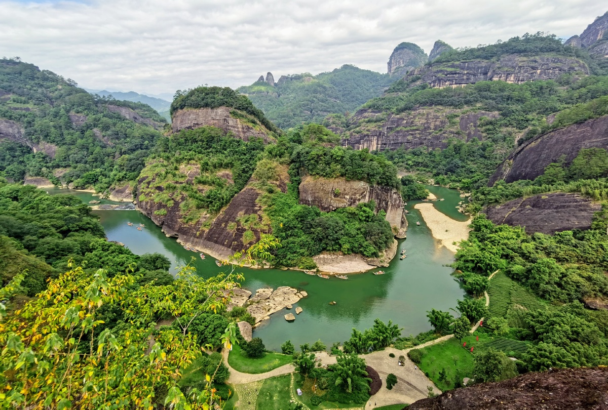 武夷山登天游峰回看九曲溪