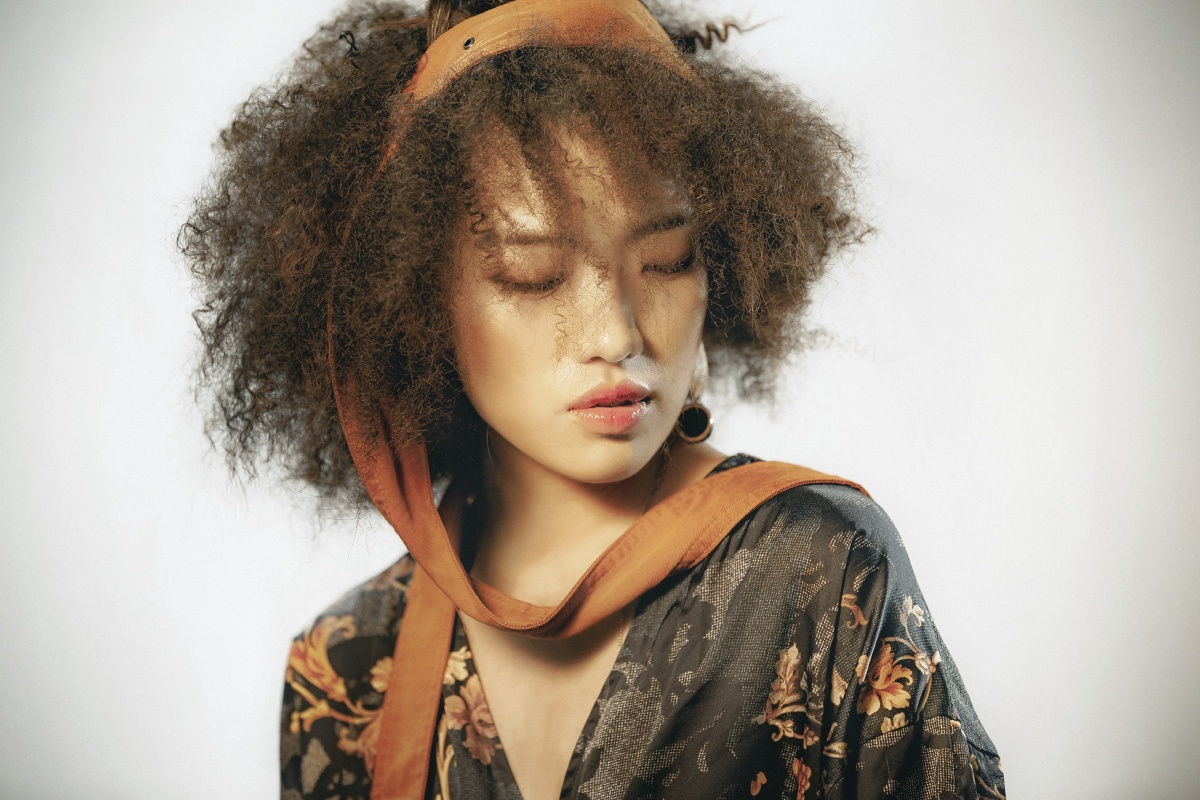 复古摩登妆容喜欢的请顺手点下关注喔