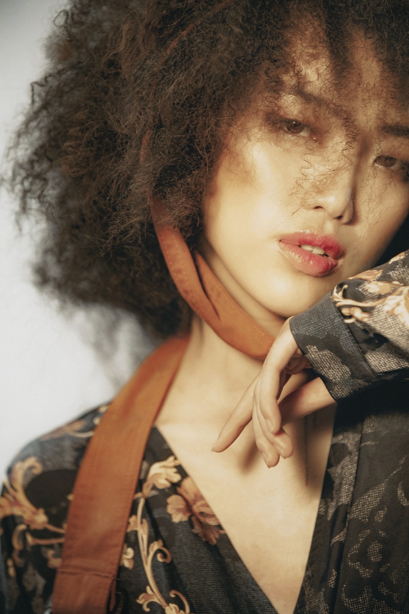 复古摩登妆容喜欢的请顺手点下关注喔