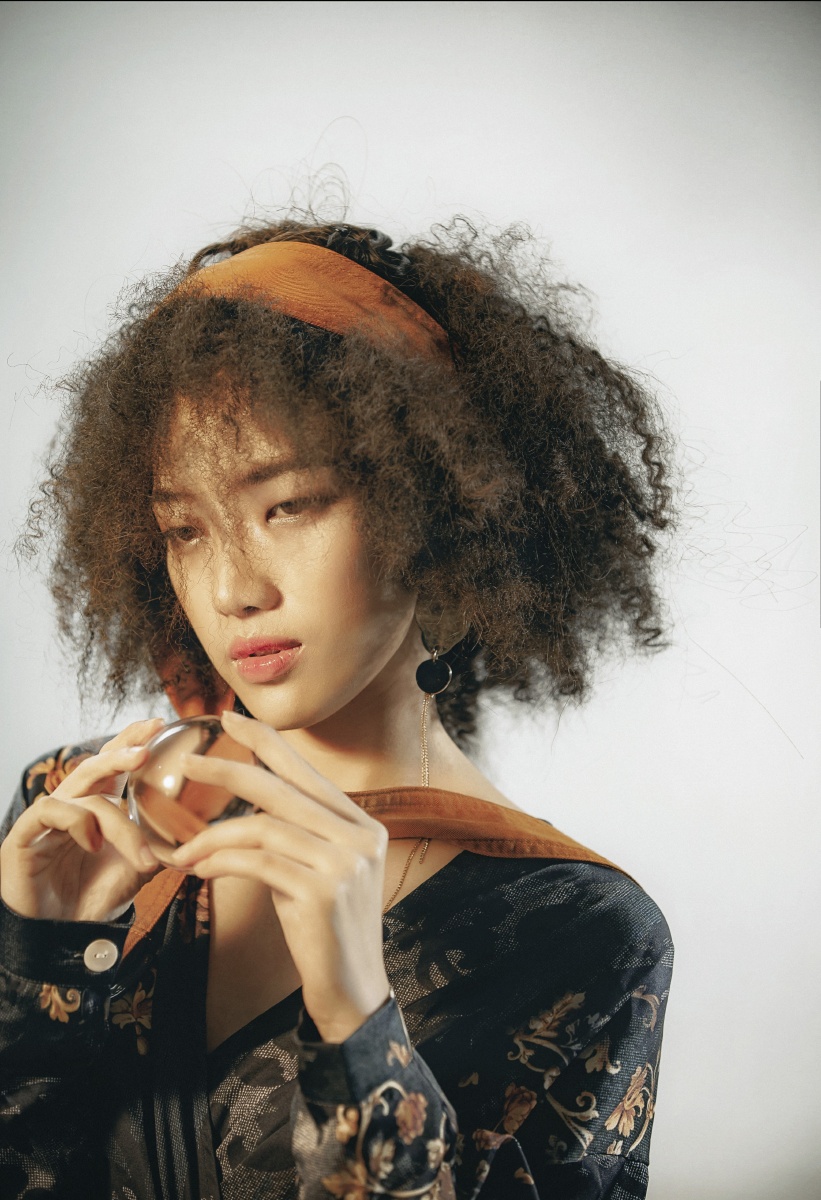 复古摩登妆容喜欢的请顺手点下关注喔