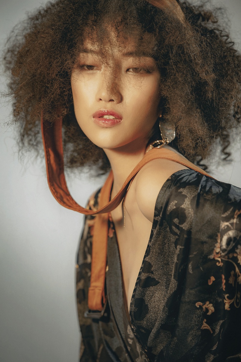 复古摩登妆容喜欢的请顺手点下关注喔