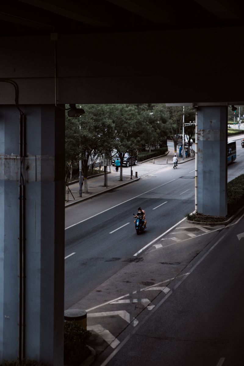 从天桥上往下拍你会拍到什么