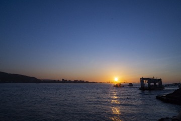 305327