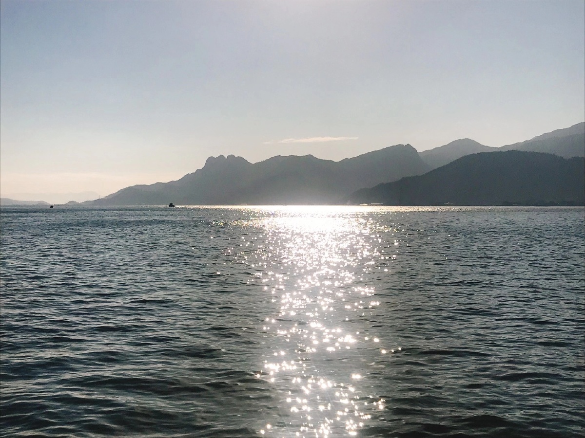 波光粼粼的海面