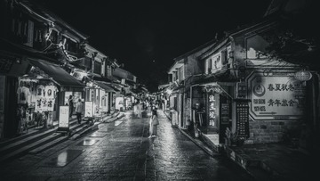雨夜。