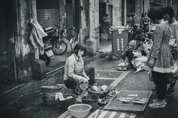 午市。