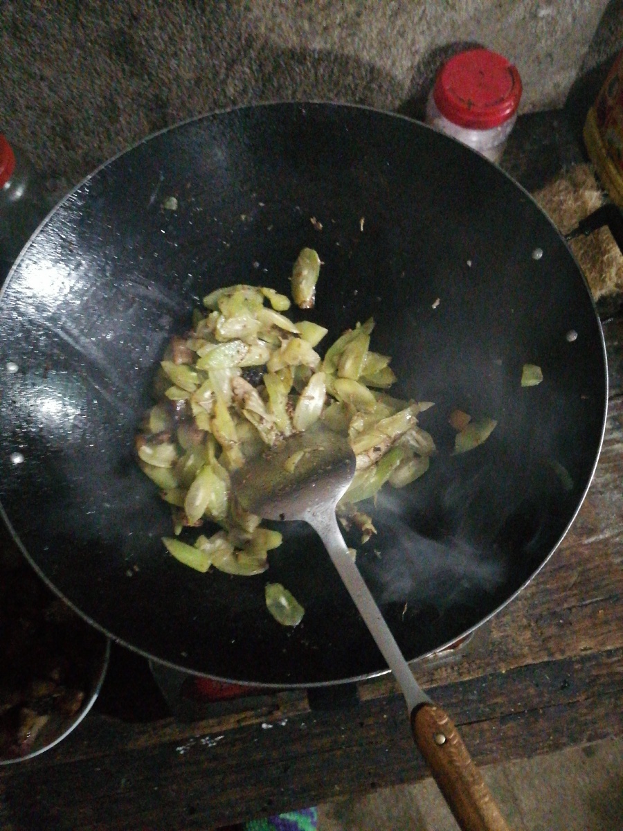 你炒菜用大锅还是用小锅