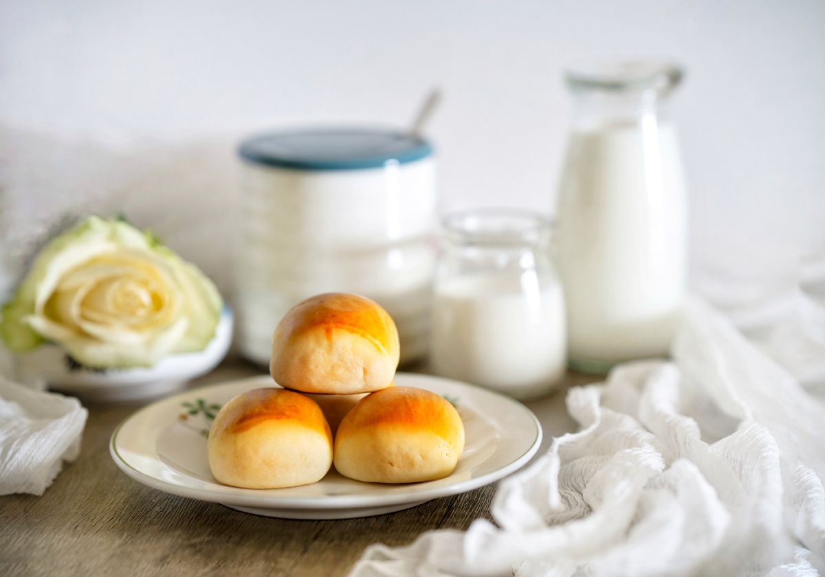 牛奶小面包牛奶小面包早餐吃的饱一天心情好