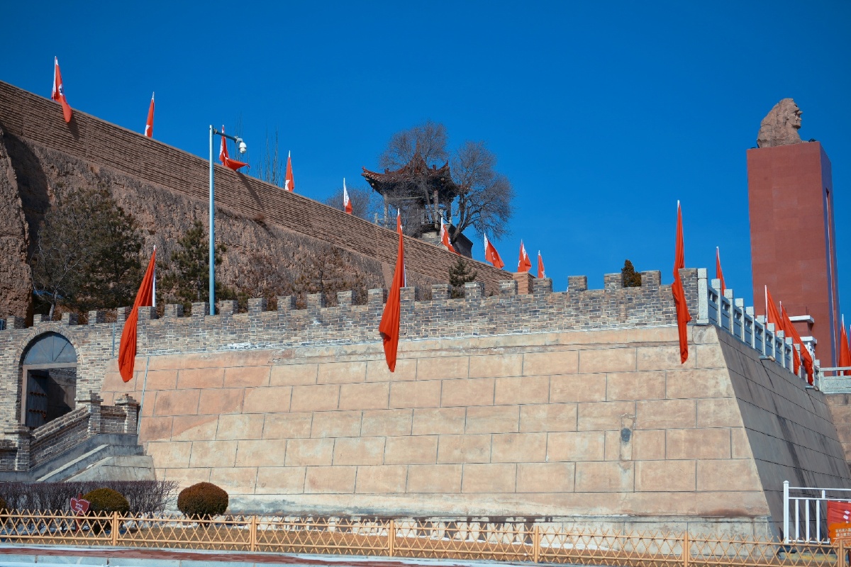 西吉将台堡三大红军主力师会师地会师纪念碑旧城堡题字碑