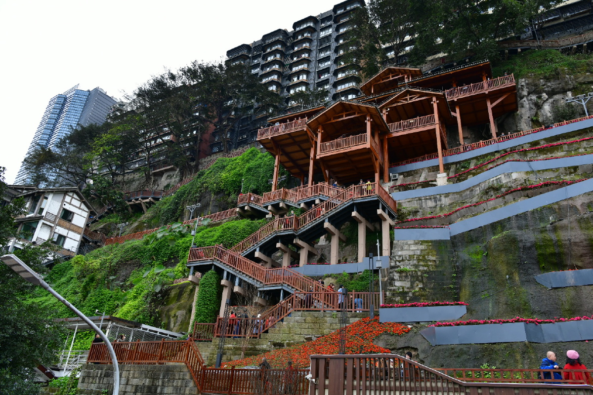 重庆戴家巷悬崖步道牵手洪崖洞俯瞰嘉陵江