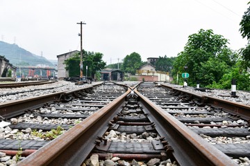 502005