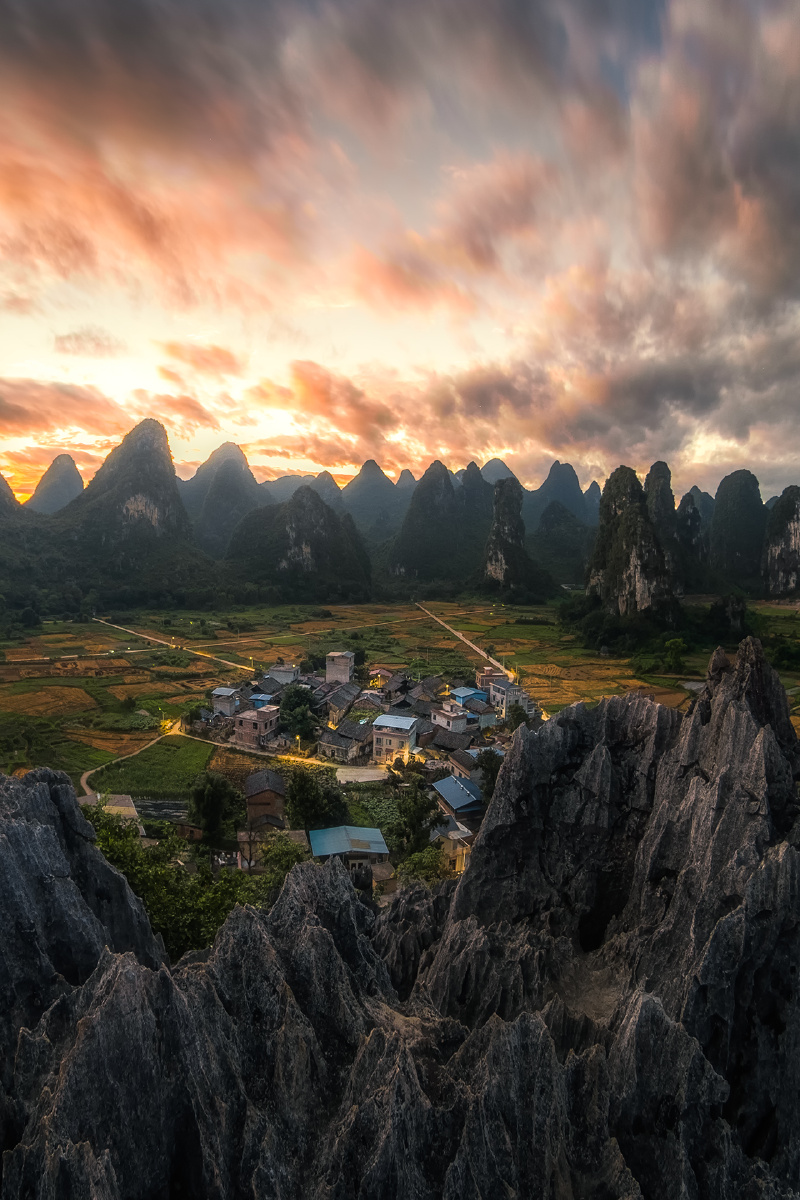 奇峰镇的清晨