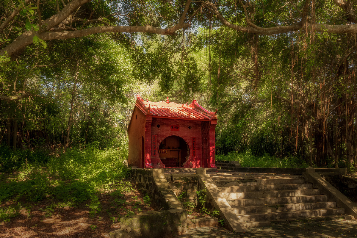 涠洲岛上的一座小寺庙