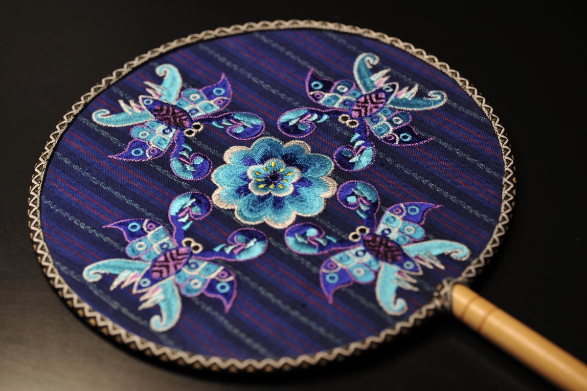 酉州苗绣团扇