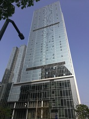 423668