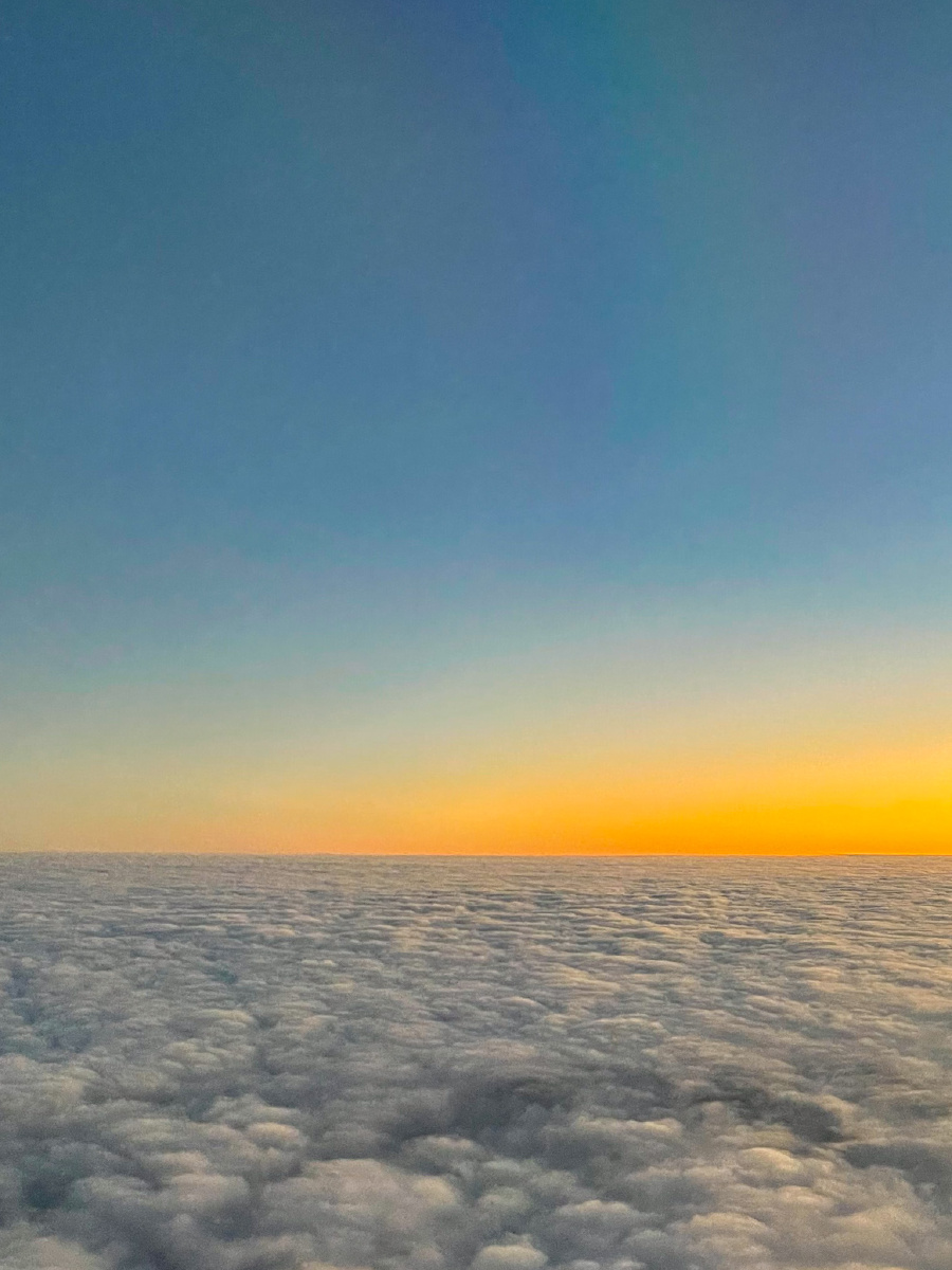 机舱外的世界shotoniphone12promax