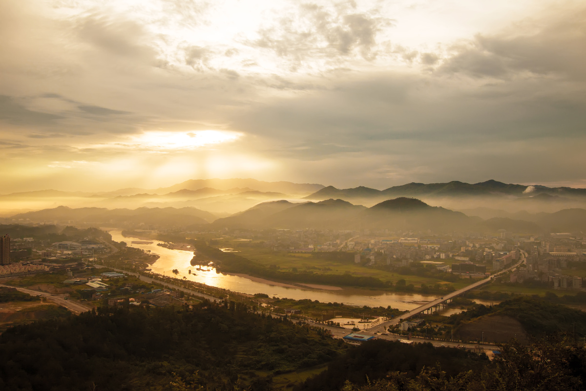 老鹰山下的宁都城