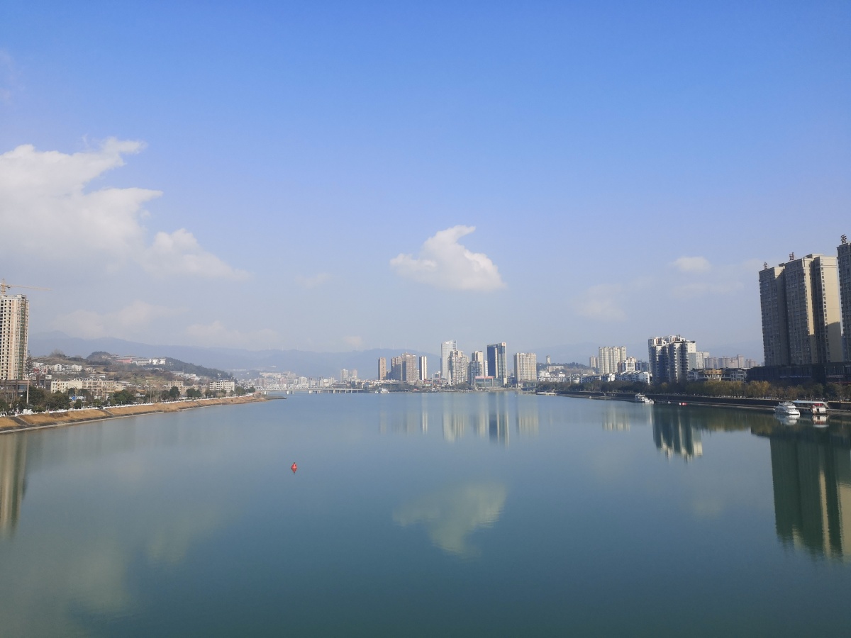 秋水共长天一色,蓝天,白云,绿水,倒影,永远的城市之美 - hot80 - 图虫