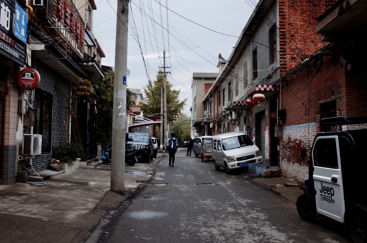 静静的街道充满年代感在简陋里人的心可以飞的更远