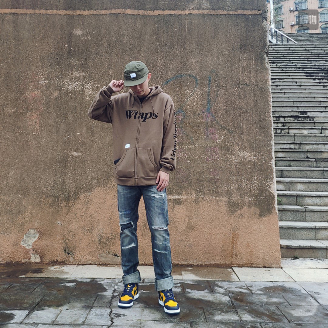 上身穿搭参考dunk高帮密歇根