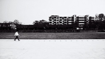 884078