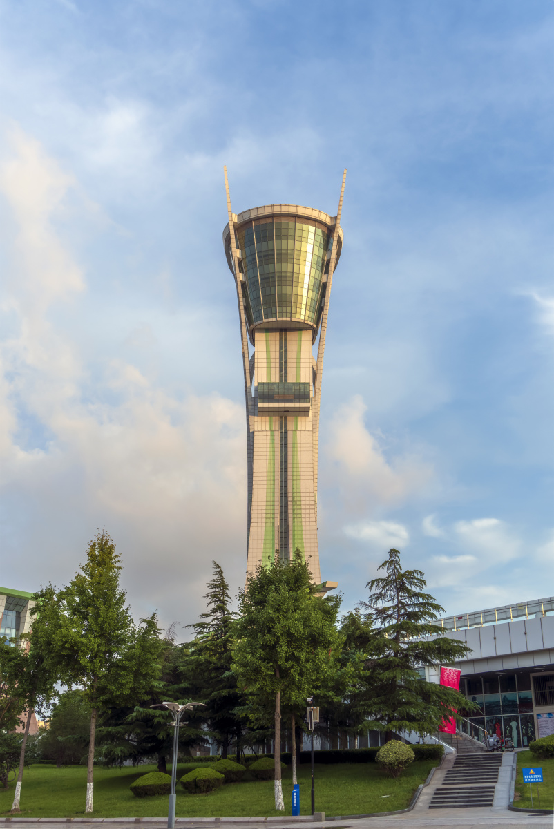 潍坊人民广场,各角度的观光塔