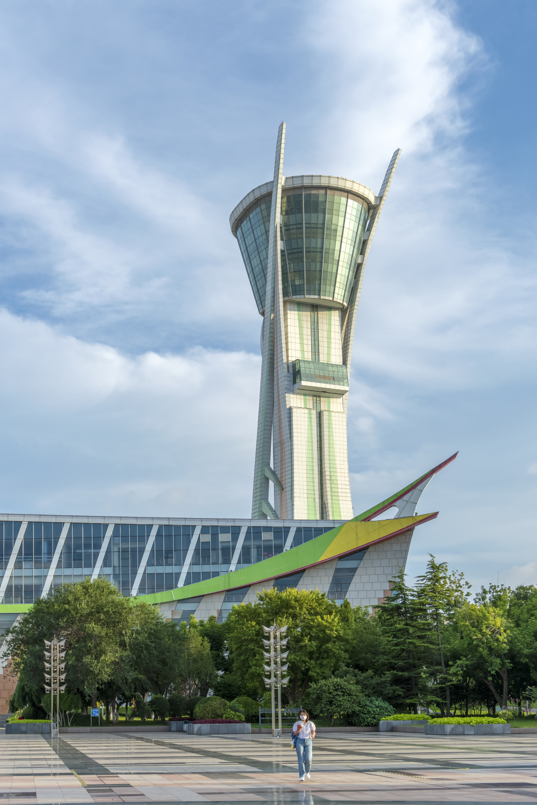 潍坊人民广场,各角度的观光塔