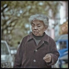 瞪人老太太