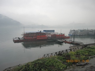 394735