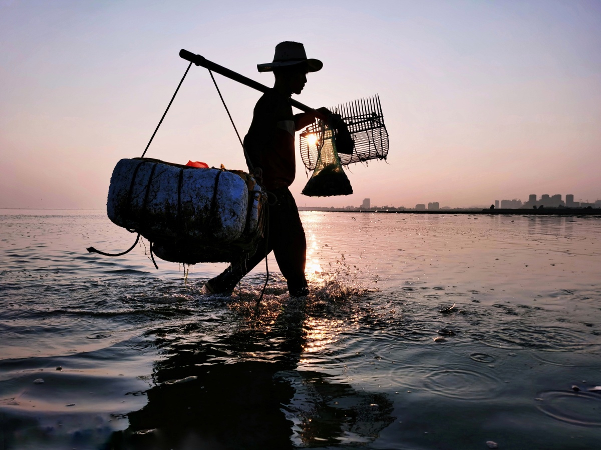 1/133海洋日落水域海滩海渔夫人像纪实手机抓拍还没有人打赏,快来当第