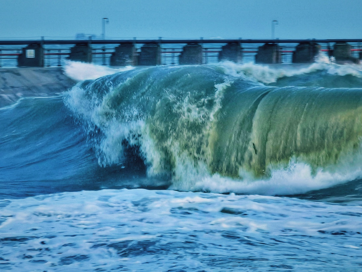 汹涌澎湃的大海