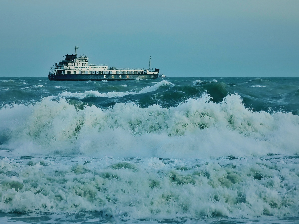 汹涌澎湃的大海