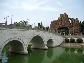63081