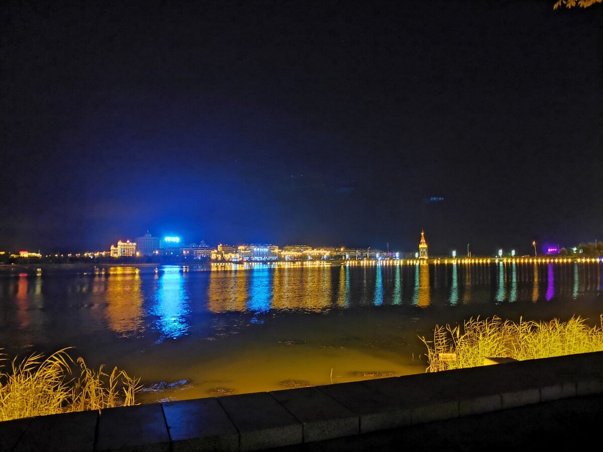 北湖夜景图片