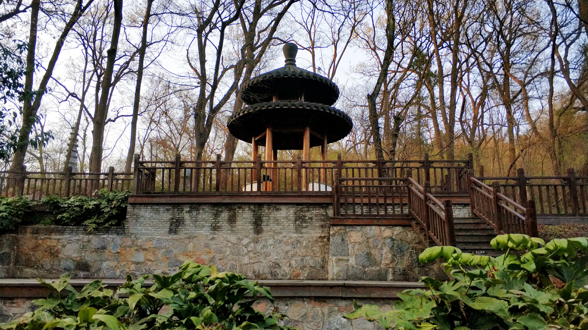 琅琊山景区圆顶小亭手机摄影