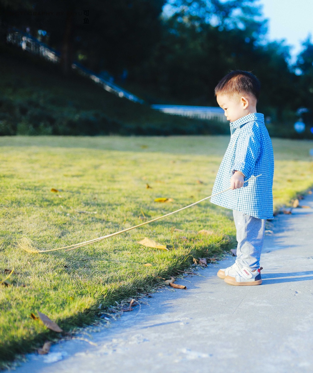 儿童摄影逆光奔跑