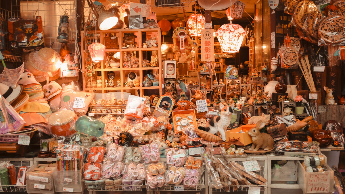 台湾九份,杂货铺的灯光给人暖暖的感觉