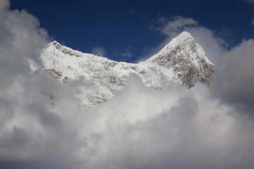 云中的南迦巴瓦峰