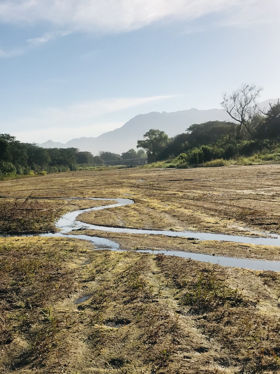 干涸的河床,等待雨季的到来