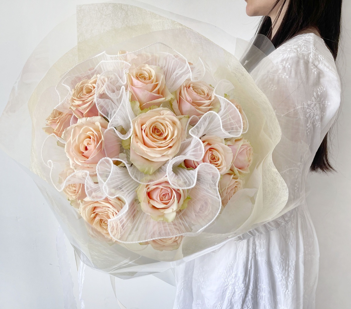 你陪着我的时候我从没羡慕过任何人零基础花店班作品圆形玫瑰花束