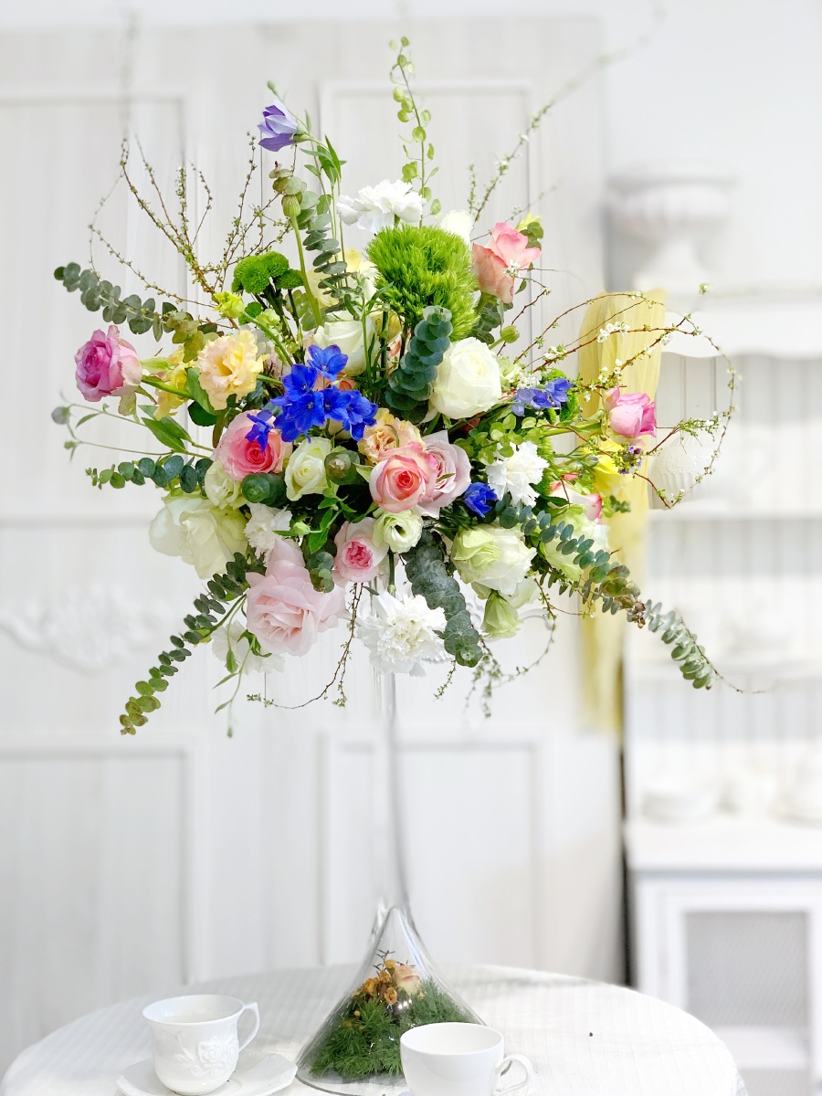 一簇迎着烈日而生的花比一切美酒都要芬芳酒店宴会桌花零基础学员作品