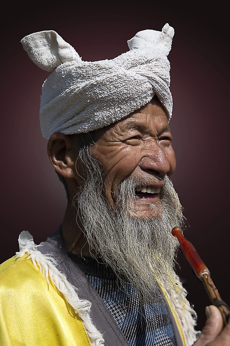 黄河岸边的老汉